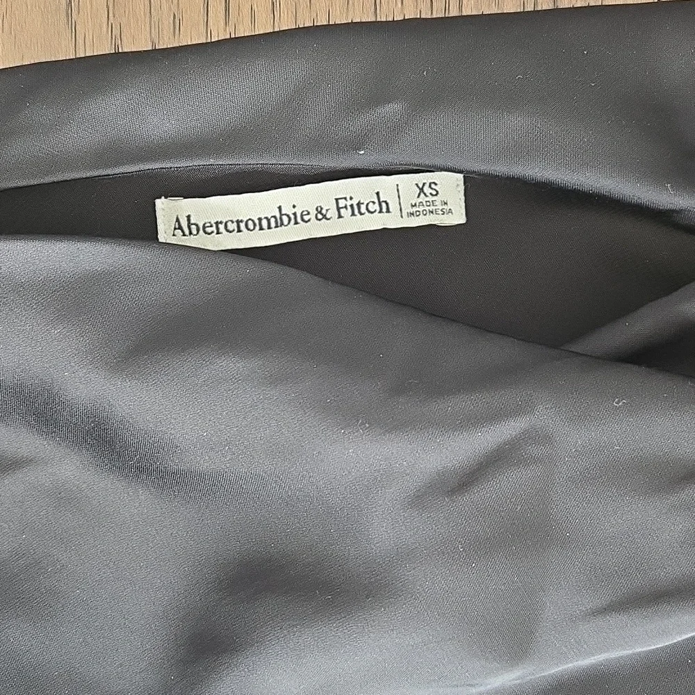 Abercrombie & Fitch Rouched Top - Picture 3 of 4